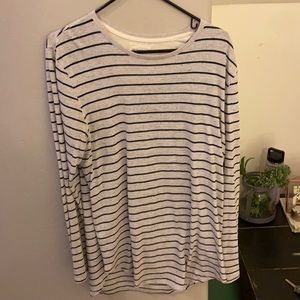 Long length long sleeve T shirt